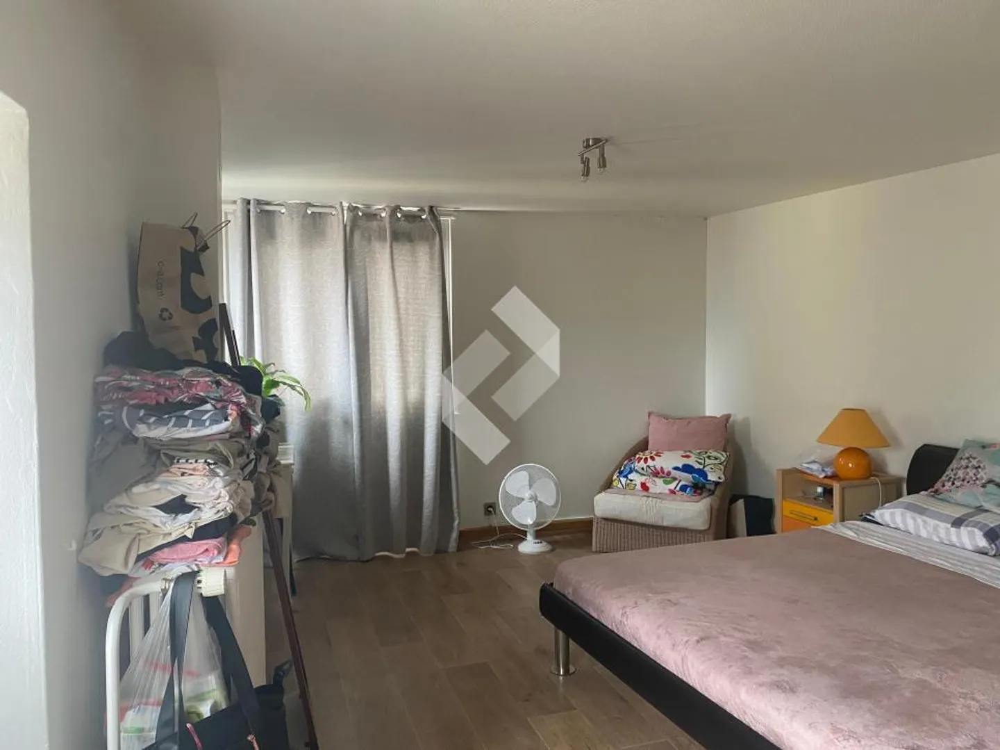 Mixed-use building with café-bar and apartments - in the heart of the old village of Saxon - Photo 4 of 11