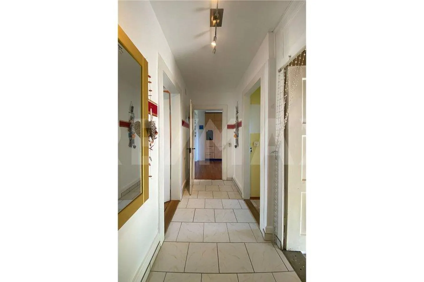 charmantes Familienhaus mit viel Potenzial in zentraler, sonniger Lage - Foto 4 von 13