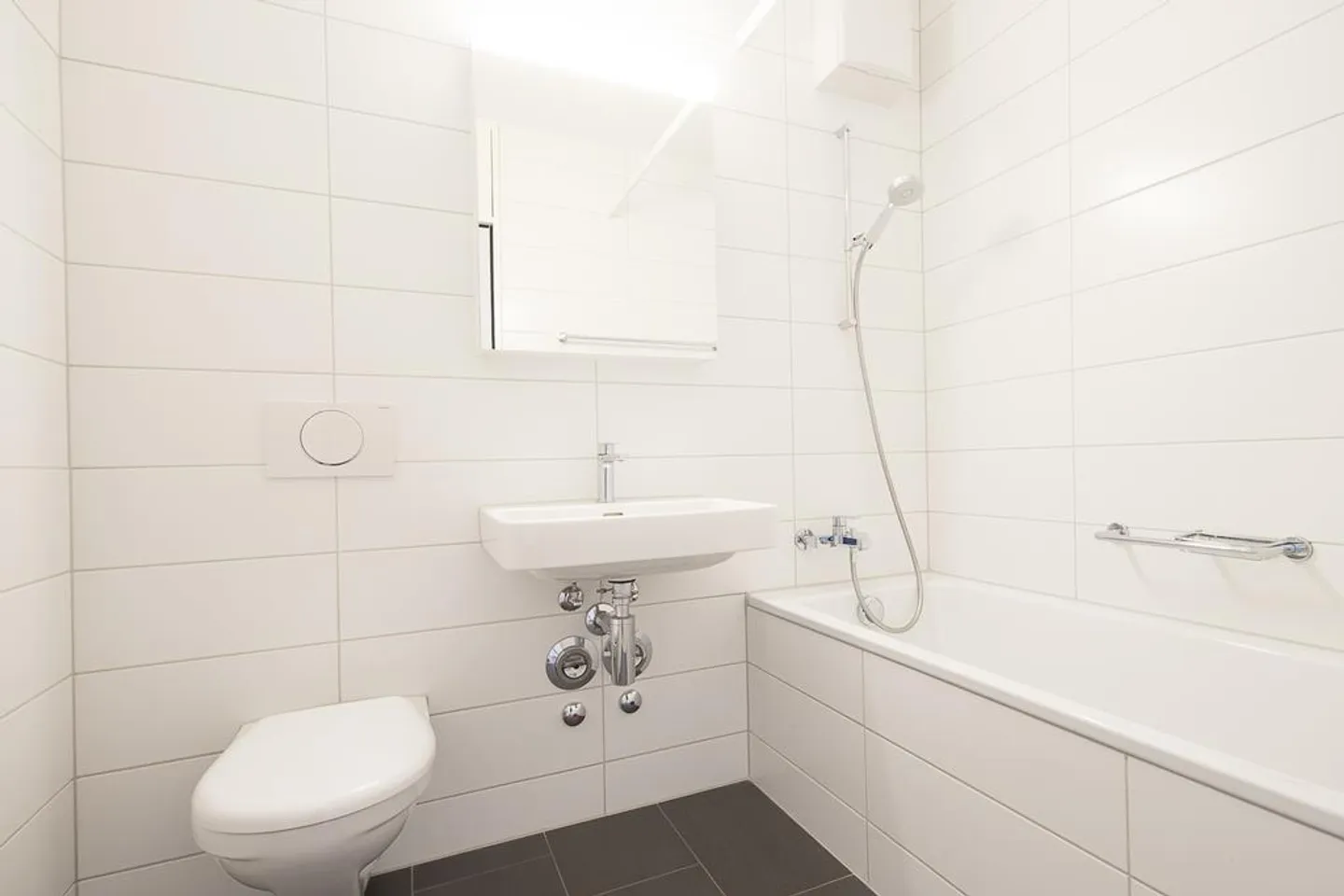 Appartement lumineux de 4,5 pièces au 2ème étage - Photo 3 sur 10