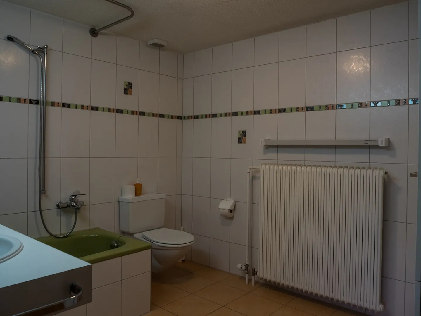 Attico di 4,5 stanze in posizione tranquilla e soleggiata - Foto 8 di 11