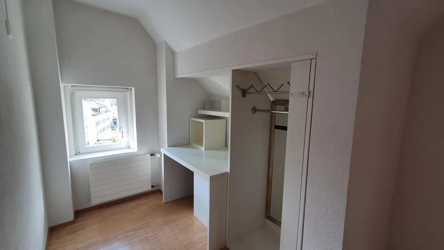 Charming 3.5 Room Old Building Apartment - Photo 5 of 9