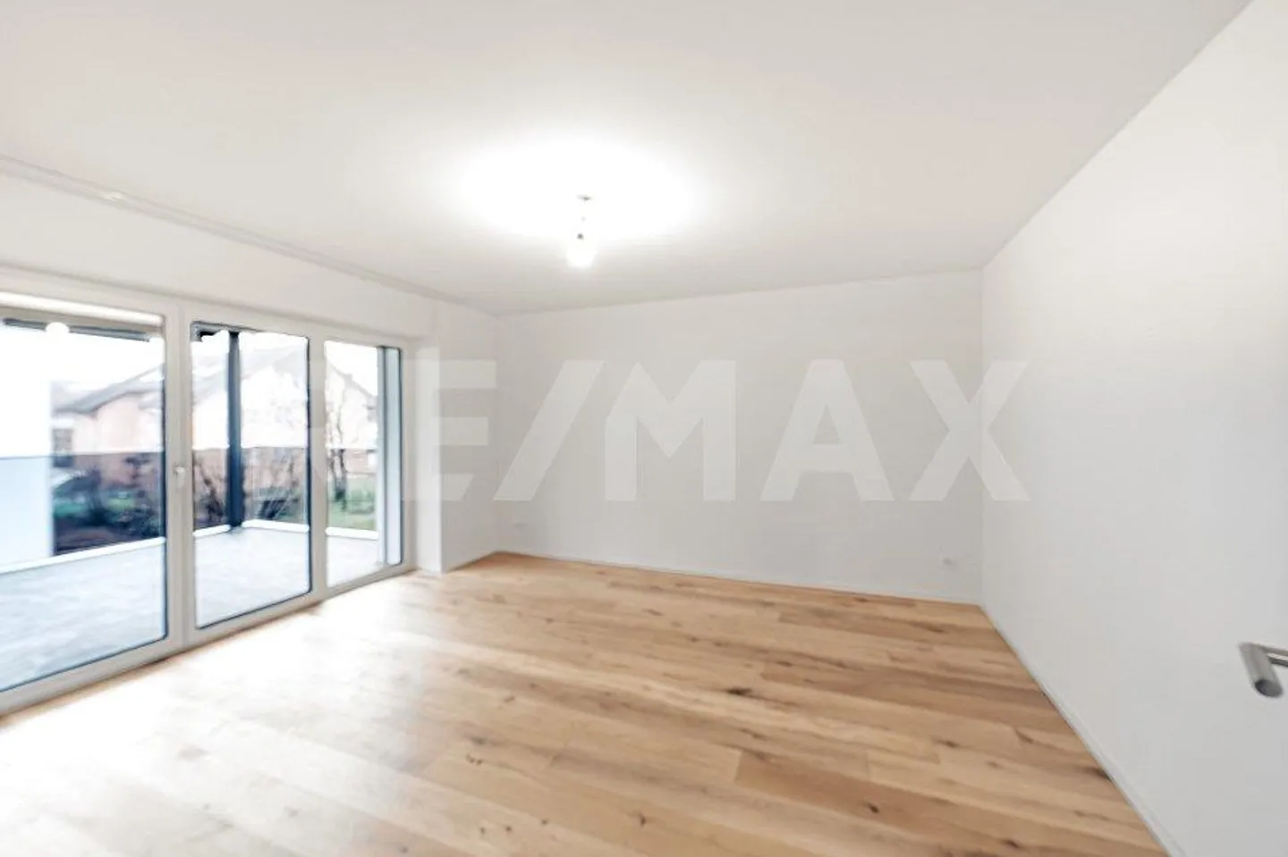 Appartamento moderno di 4,5 locali con 134 m² e grande balcone, completamente ristrutturato, situato nel centro di Kloten - Foto 12 di 13