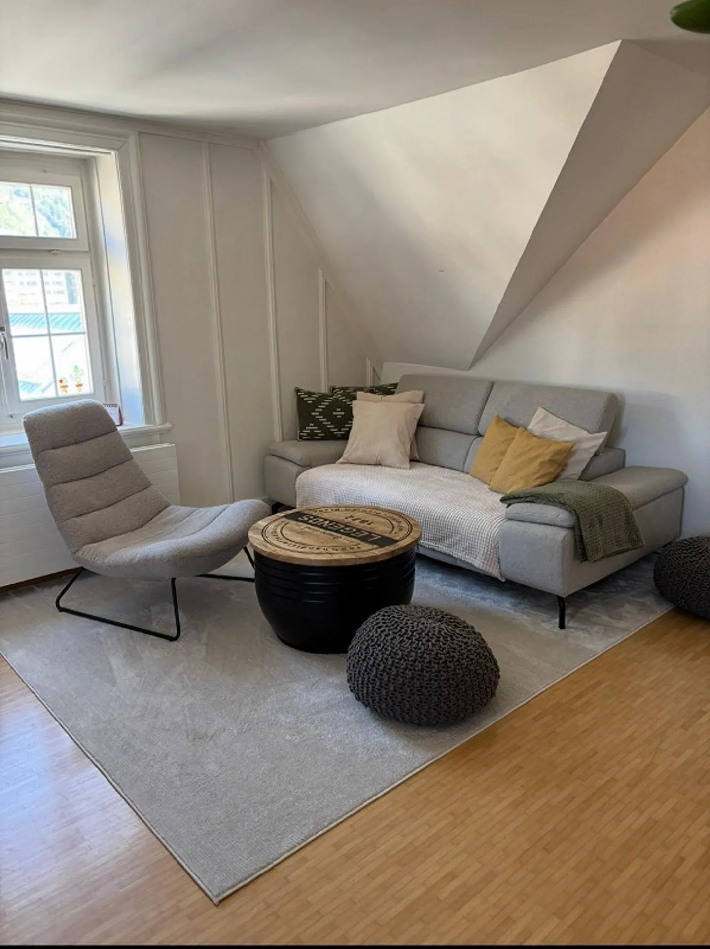 Charming 3.5 Room Old Building Apartment - Photo 2 of 9