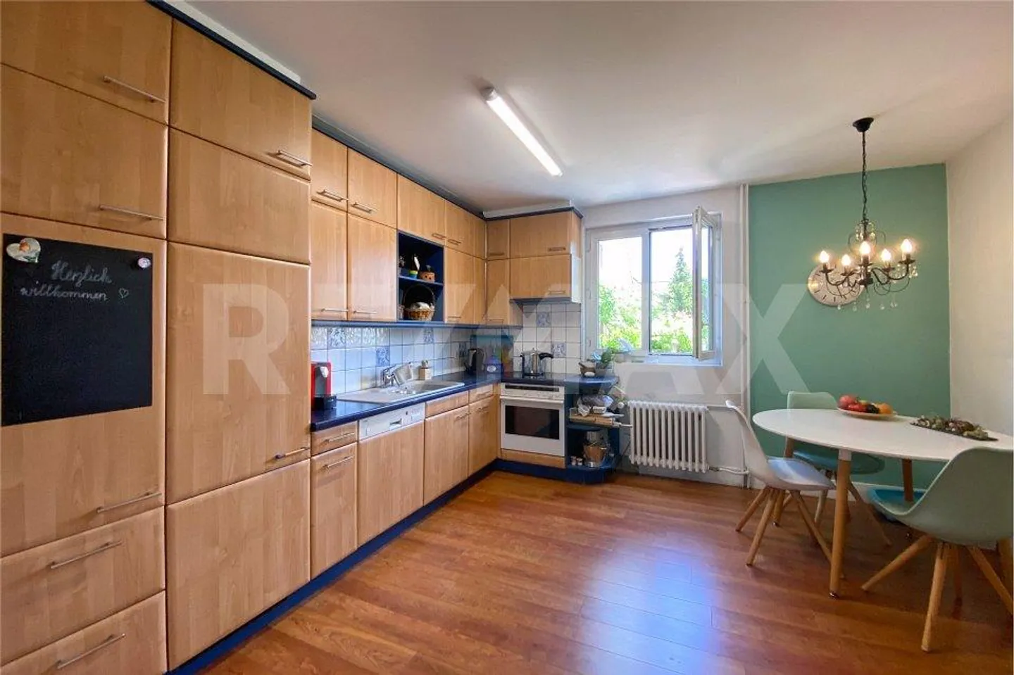 charmantes Familienhaus mit viel Potenzial in zentraler, sonniger Lage - Foto 5 von 13