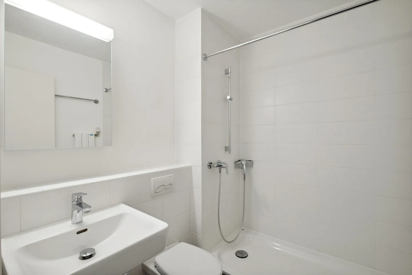 strategic studio apartment a stone's throw from the center - Photo 3 of 9