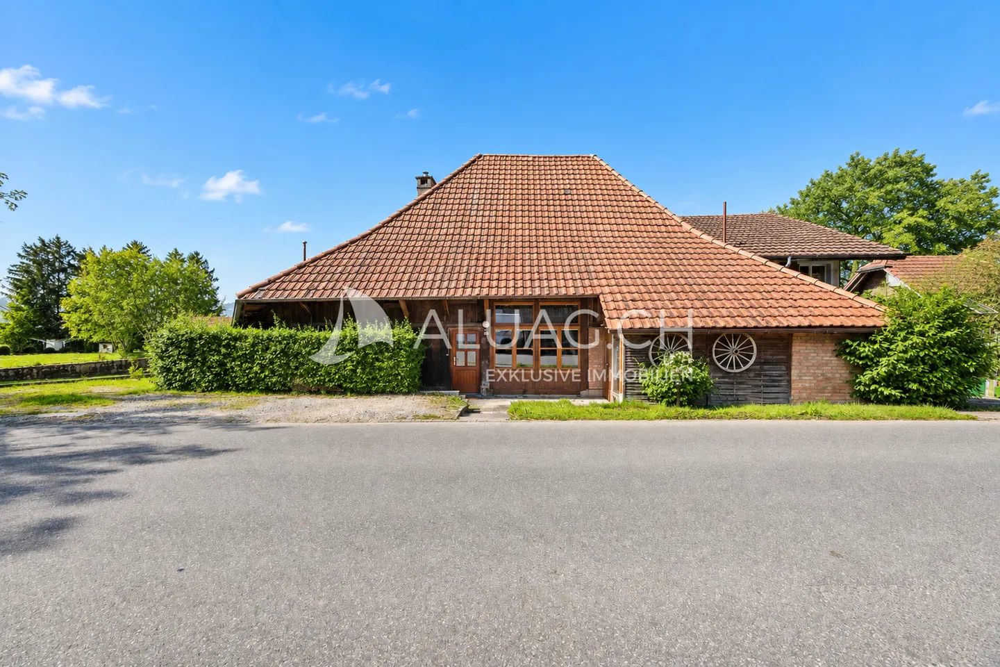 FARMHOUSE EXTENSION WITH GREAT DEVELOPMENT POTENTIAL - Photo 1 of 7