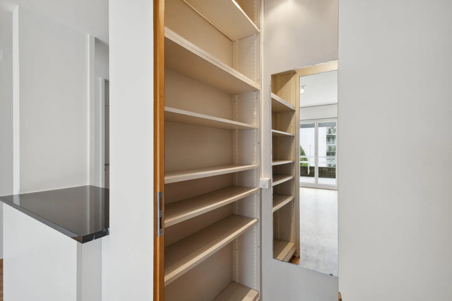 strategic studio apartment a stone's throw from the center - Photo 9 of 9
