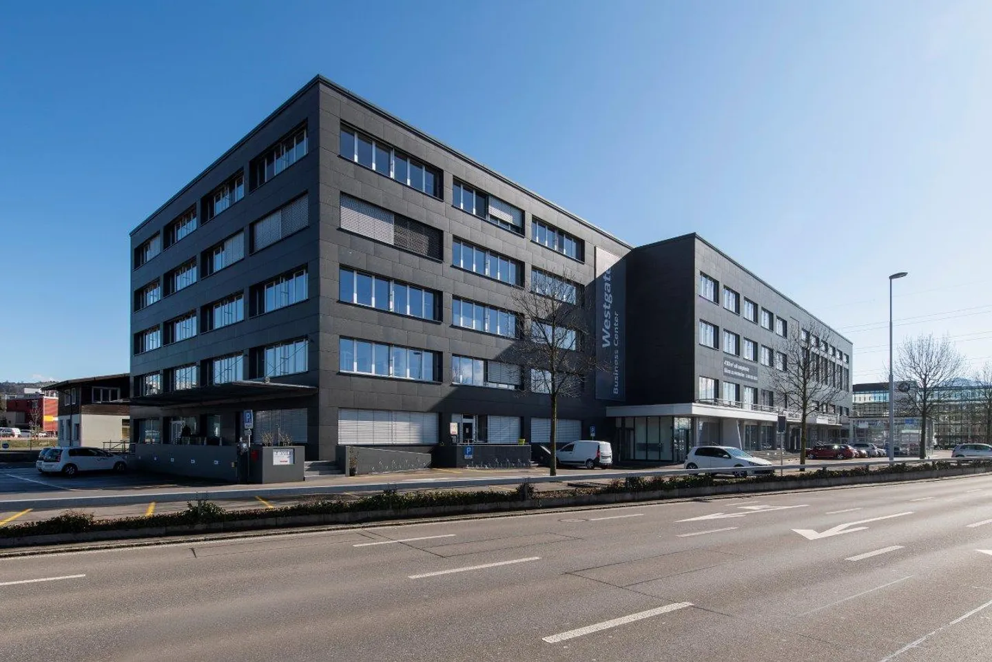 Westgate Baar – plug & work with individual office structure - Photo 1 of 8