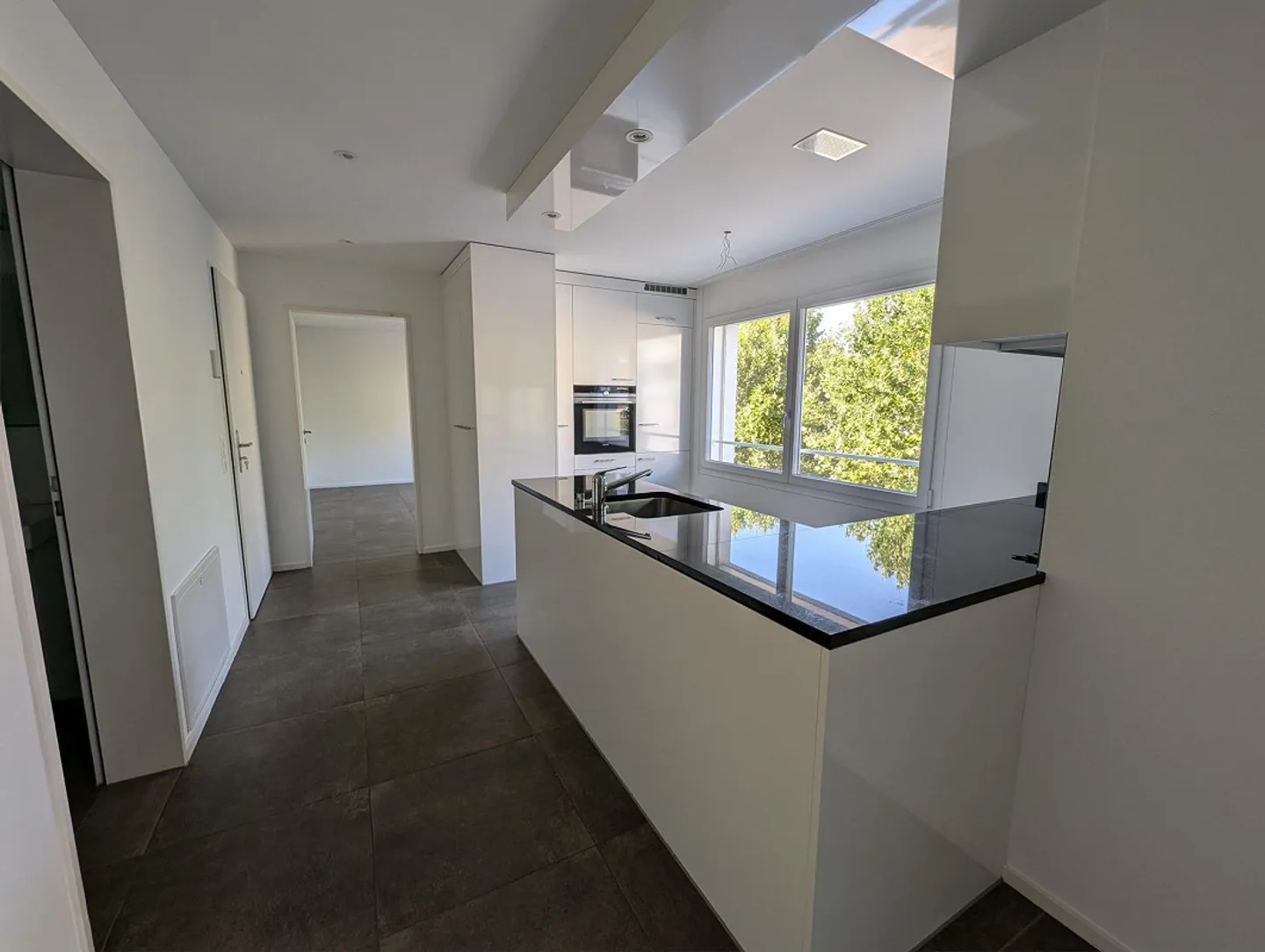 Appartamento moderno di 2,5 stanze con balcone ad Allschwil - Foto 3 di 12