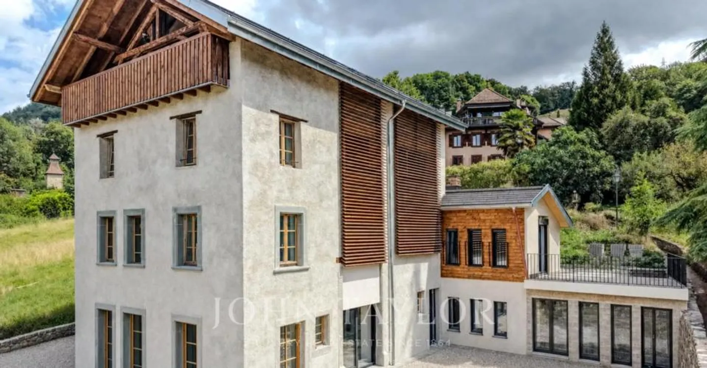 Charming Apartment with Lake View - Photo 1 of 11