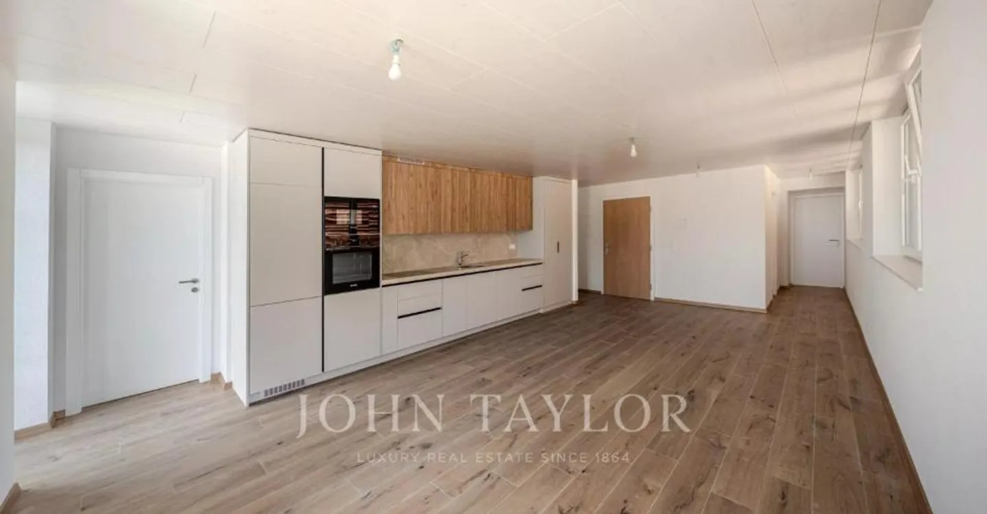 Charming Apartment with Lake View - Photo 3 of 11