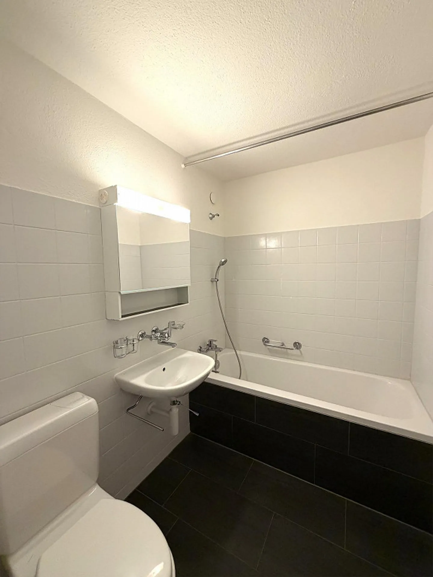 2½-Room Apartment with Garden Seating Area - Photo 6 of 7