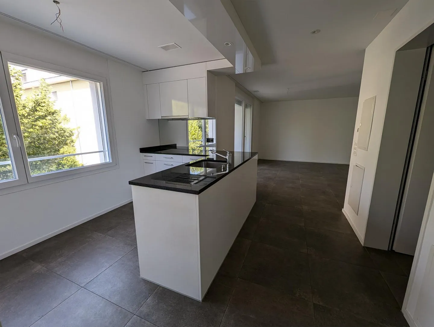 Appartamento moderno di 2,5 stanze con balcone ad Allschwil - Foto 2 di 12