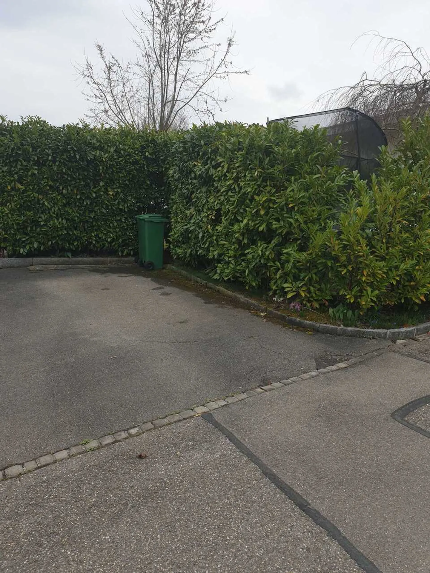 Espace de stationnement extérieur pratique à Würenlos - disponible immédiatement - Photo 1 sur 4