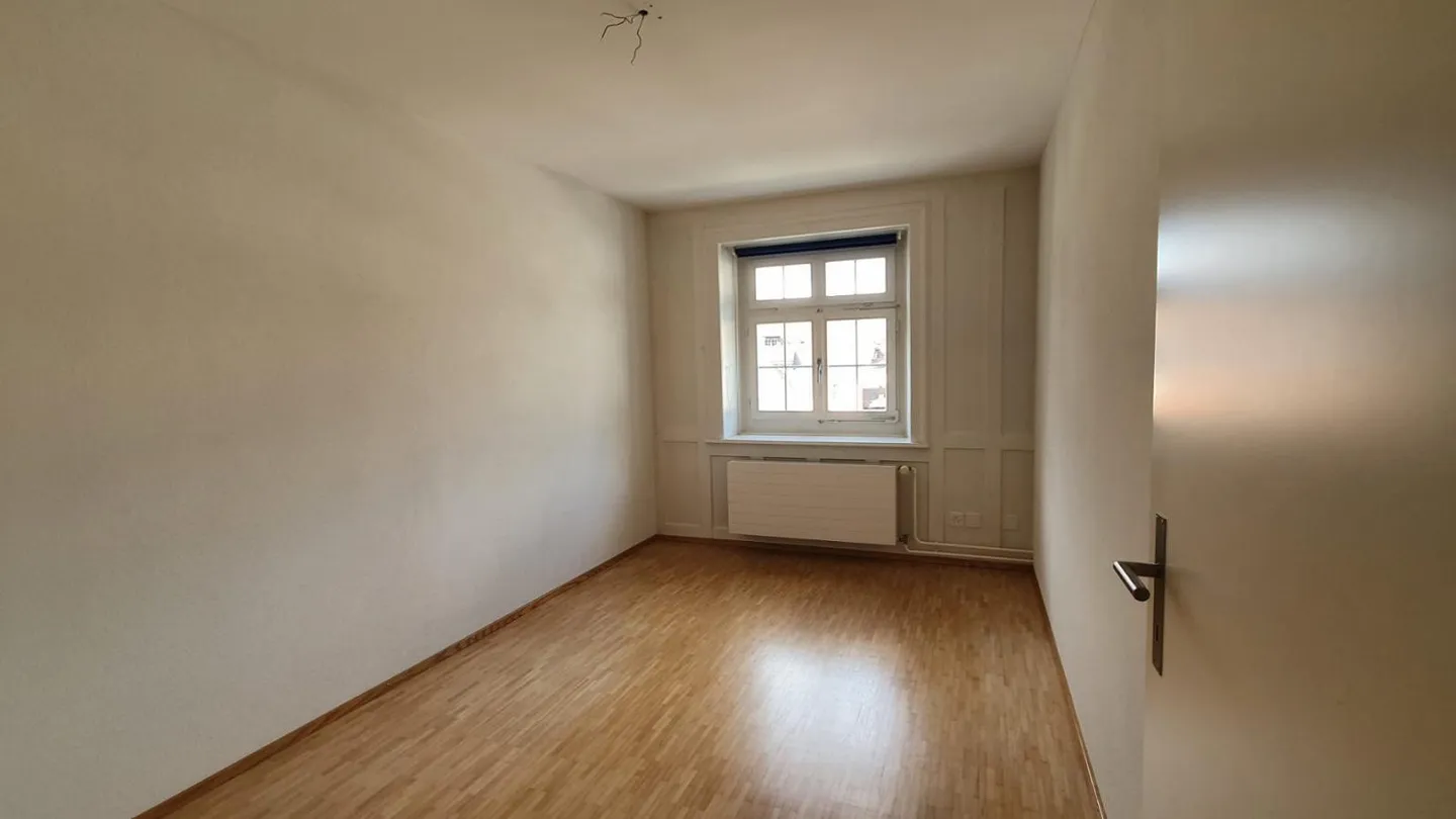 Charming 3.5 Room Old Building Apartment - Photo 8 of 9