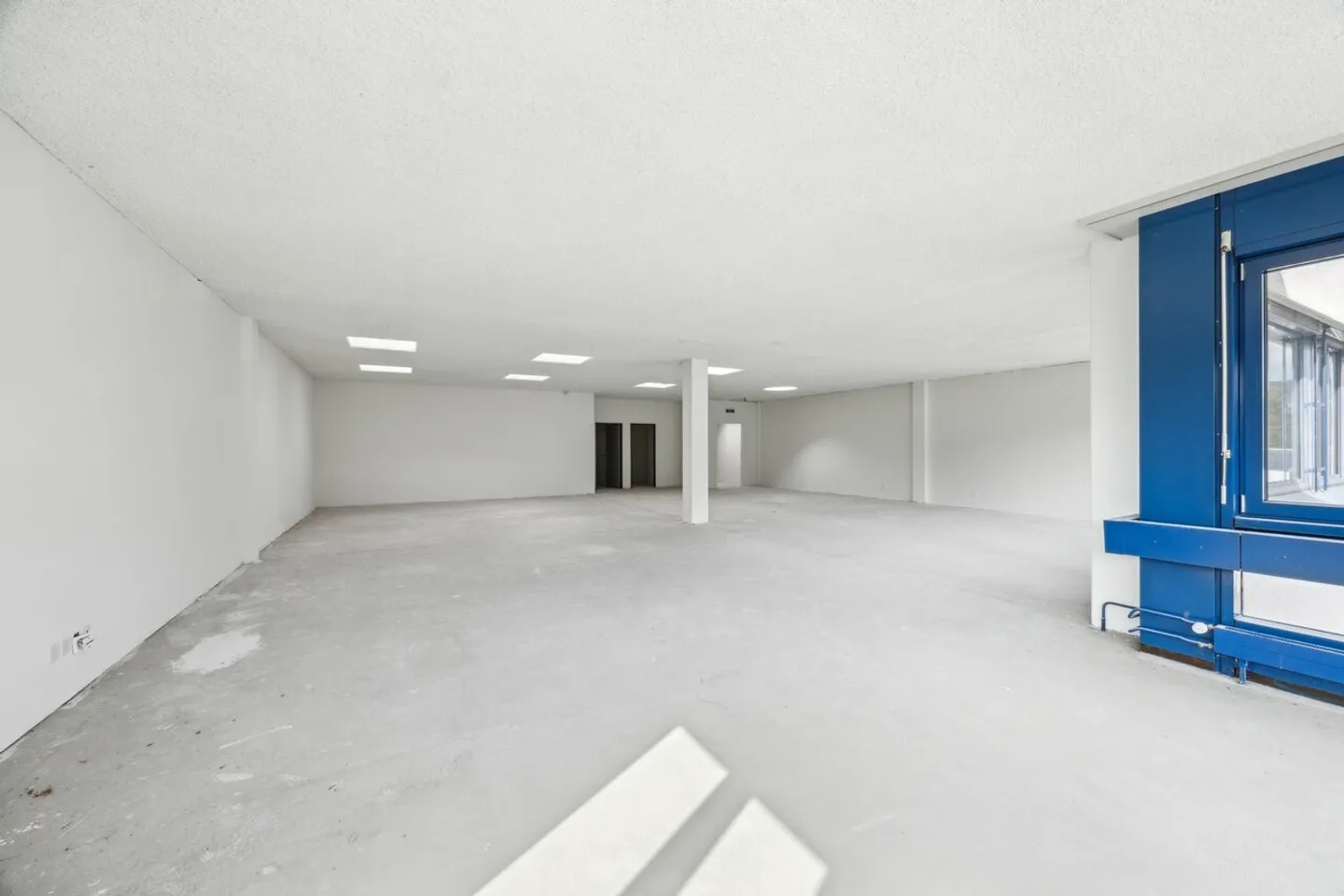 Ampio spazio commerciale/ufficio versatile di 413 m² - Foto 11 di 13