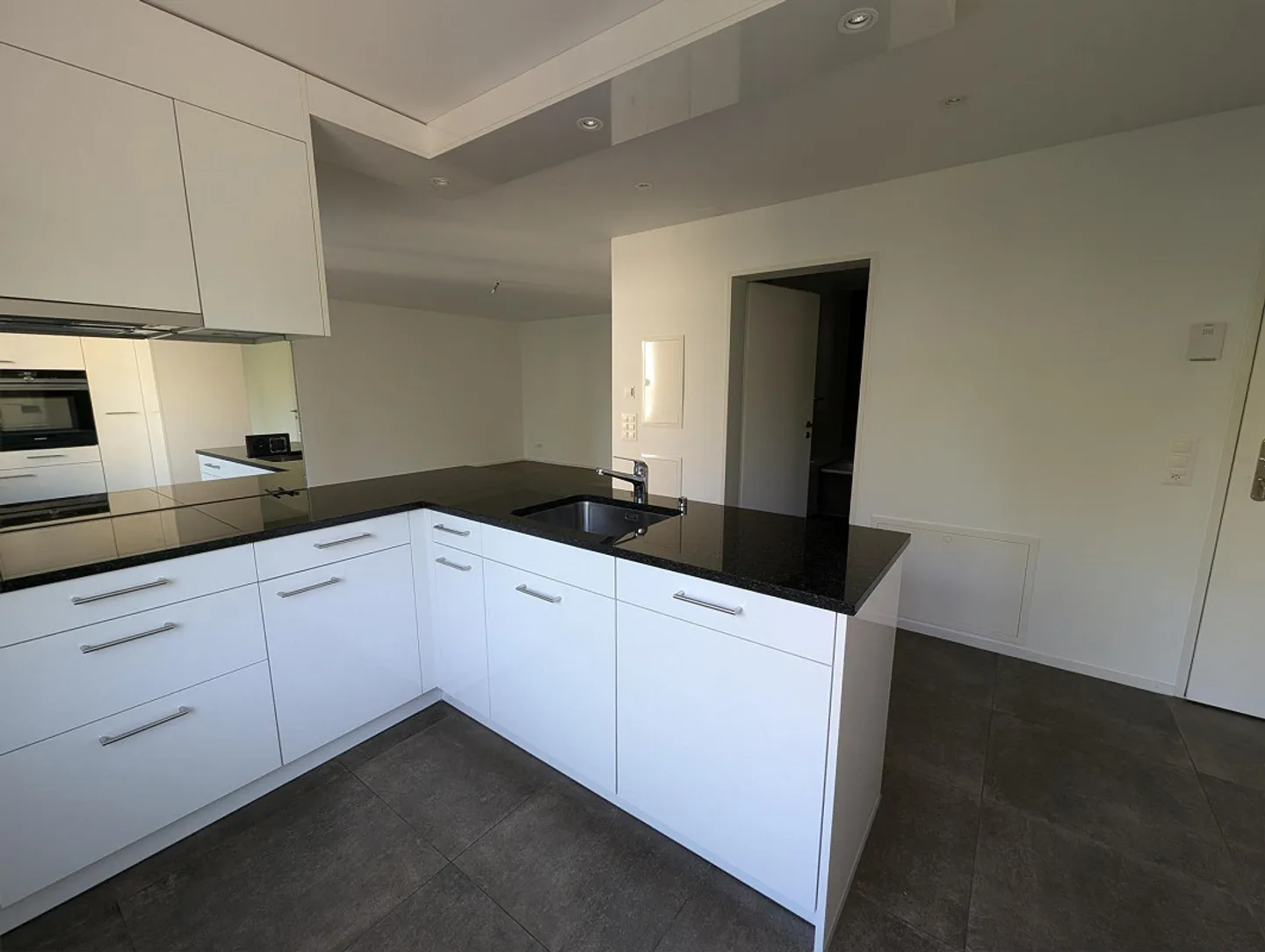 Appartamento moderno di 2,5 stanze con balcone ad Allschwil - Foto 4 di 12