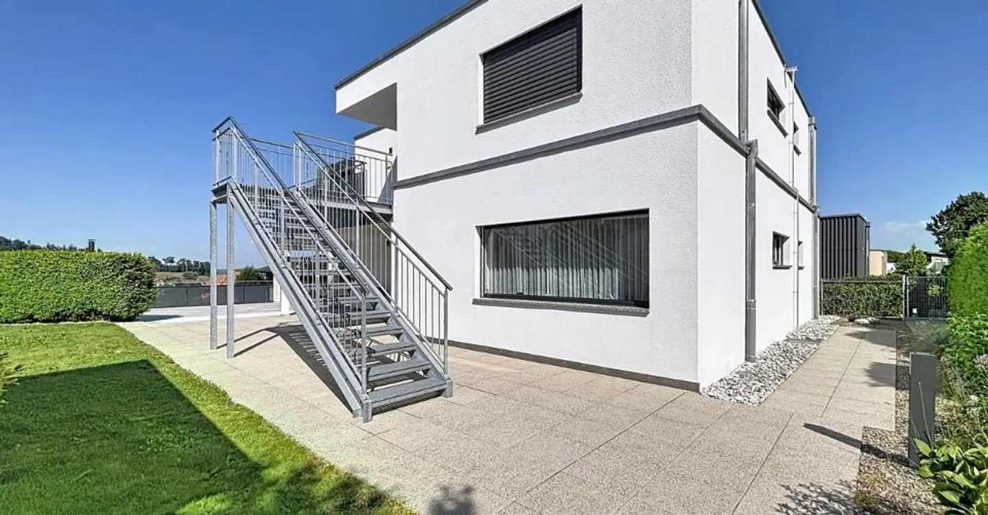 Villa spacieuse avec deux appartements - Photo 2 sur 12