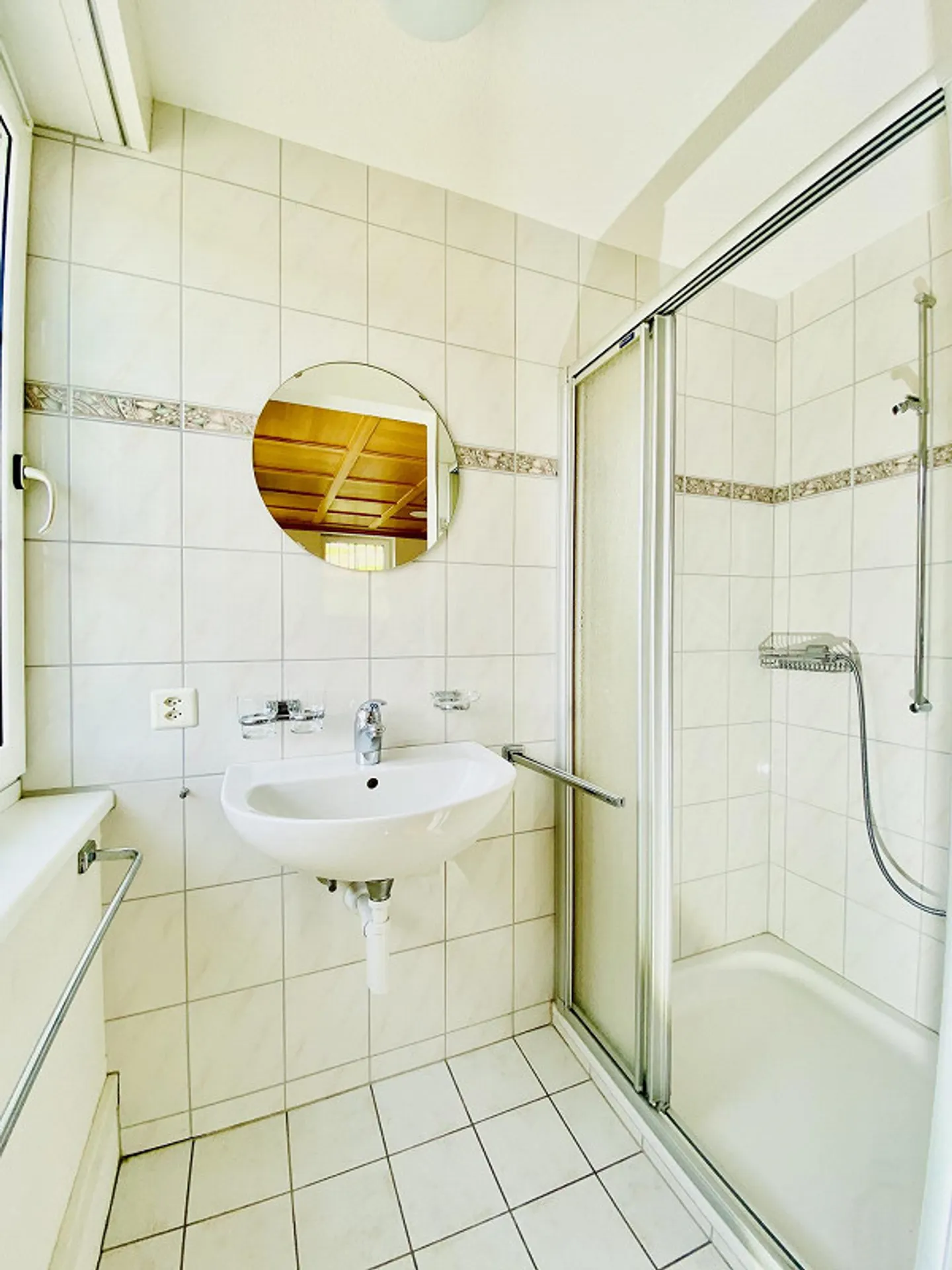 Spacious Detached Family House in a Quiet Location - Photo 7 of 18