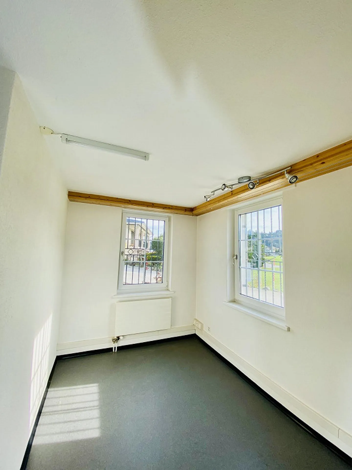 Spacious Detached Family House in a Quiet Location - Photo 8 of 18