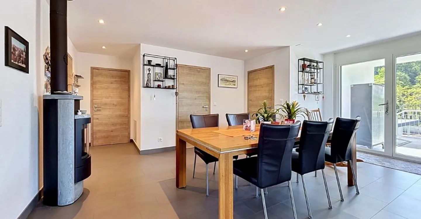 Villa spacieuse avec deux appartements - Photo 4 sur 12