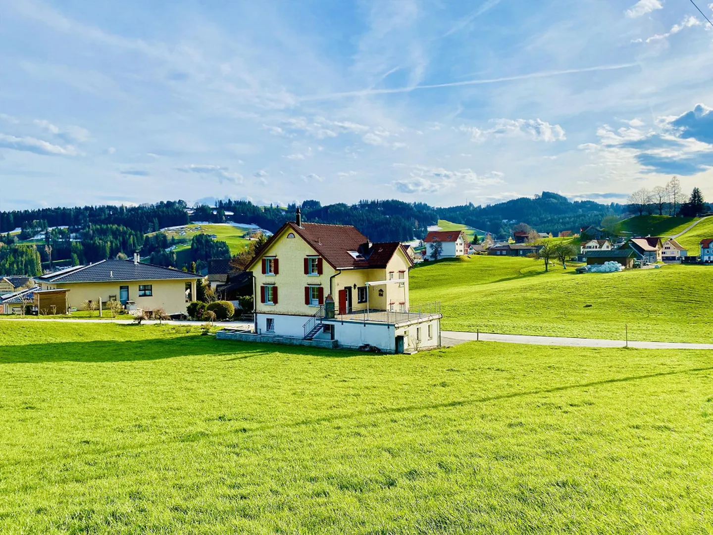 Spacious Detached Family House in a Quiet Location - Photo 17 of 18