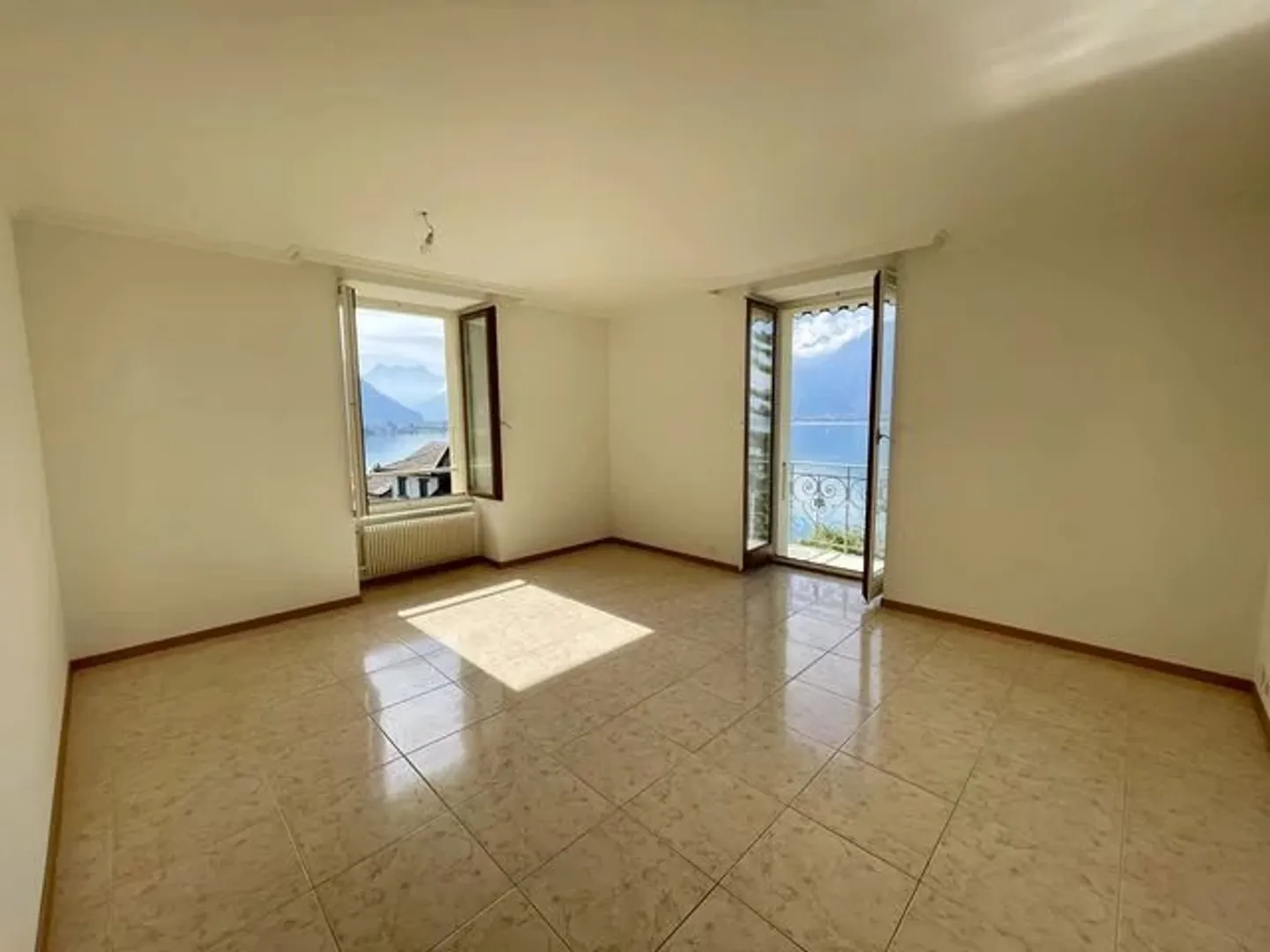 Appartamento di 3,5 locali al 4° piano con vista sul lago. - Foto 1 di 10