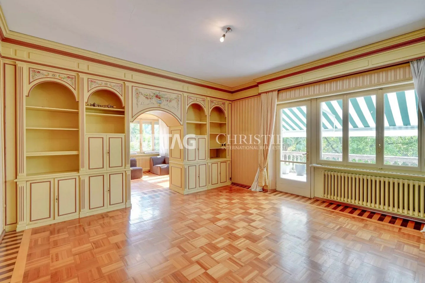 Lugano-Castel San Pietro: Elegant Villa in the midst of a green oasis with tennis court for sale? Primary residence - Photo 3 of 13