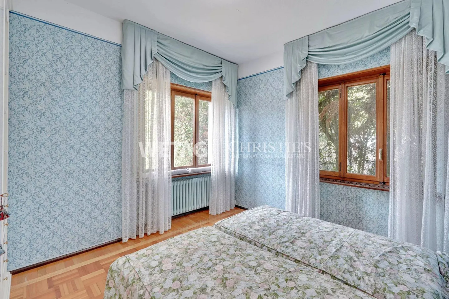 Lugano-Castel San Pietro: Elegant Villa in the midst of a green oasis with tennis court for sale? Primary residence - Photo 5 of 13