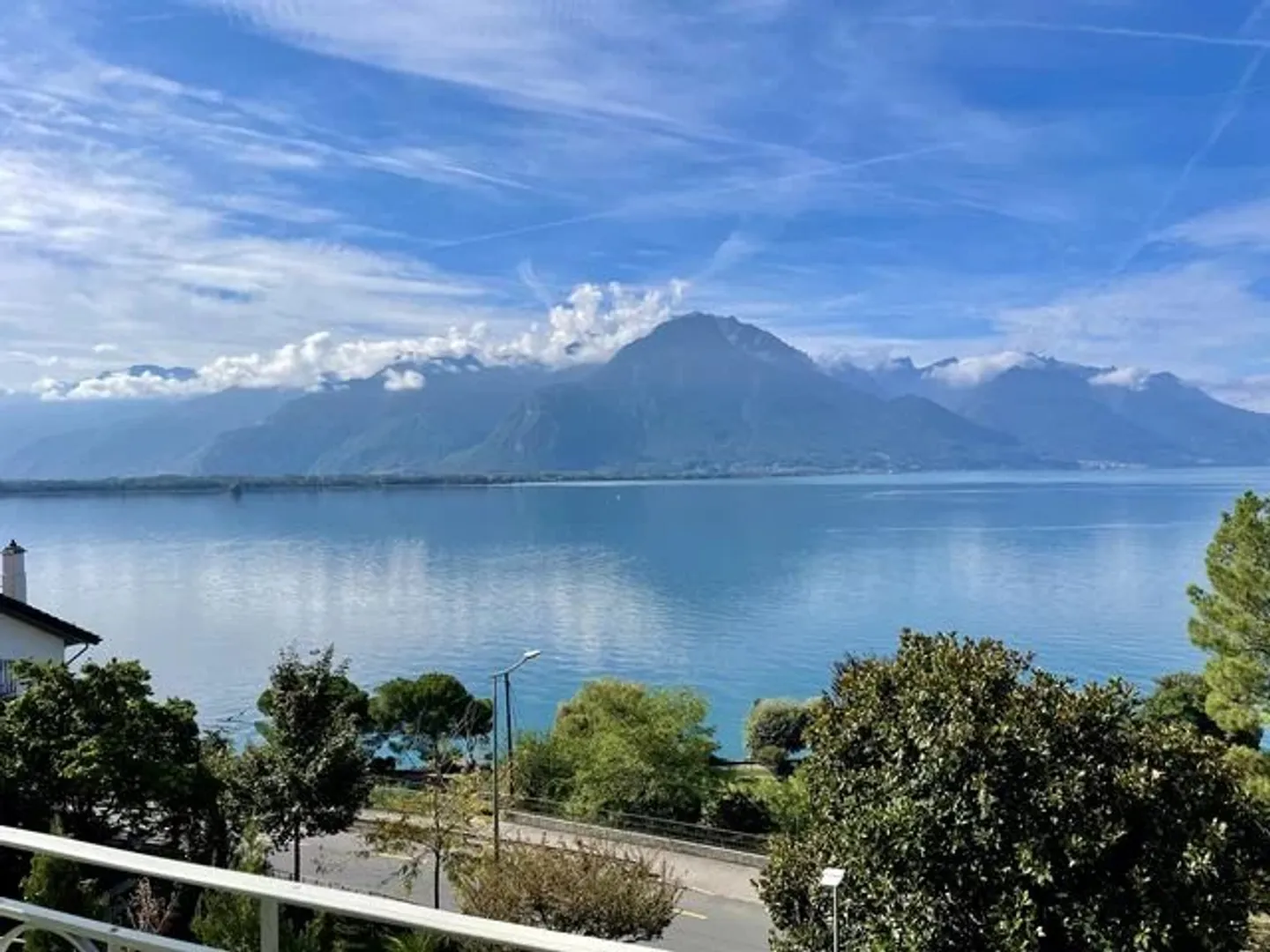 Appartamento di 3,5 locali al 4° piano con vista sul lago. - Foto 3 di 10