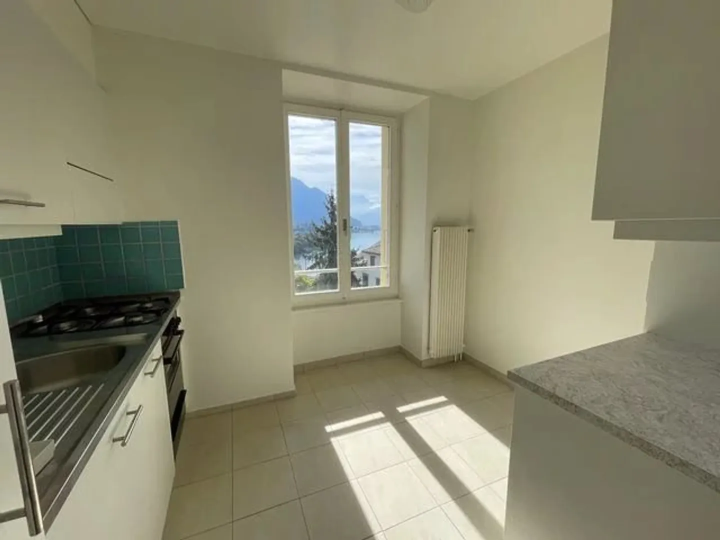 Appartamento di 3,5 locali al 4° piano con vista sul lago. - Foto 6 di 10