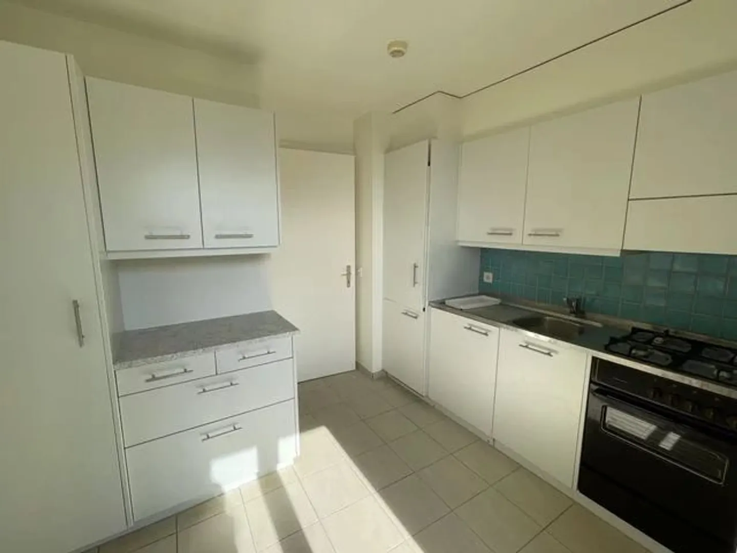 Appartamento di 3,5 locali al 4° piano con vista sul lago. - Foto 5 di 10