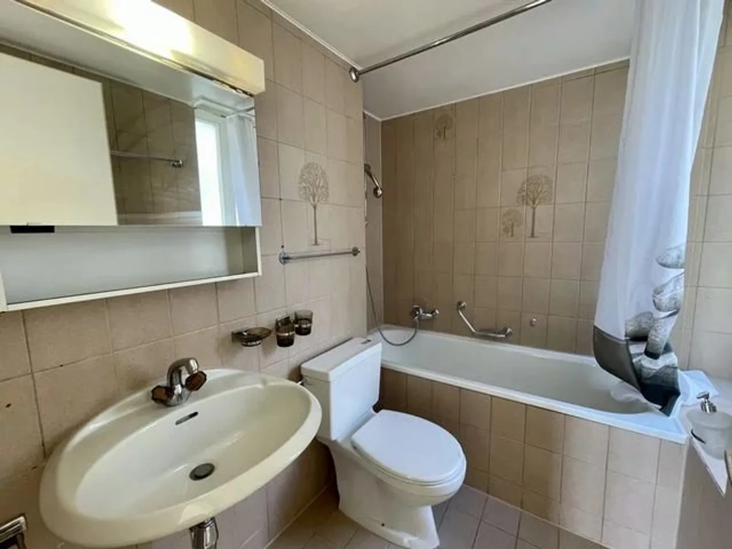 Appartamento di 3,5 locali al 4° piano con vista sul lago. - Foto 9 di 10