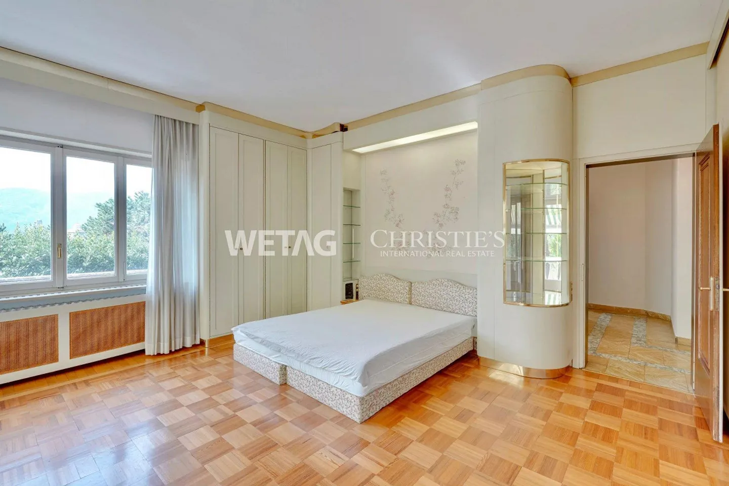 Lugano-Castel San Pietro: Elegant Villa in the midst of a green oasis with tennis court for sale? Primary residence - Photo 9 of 13