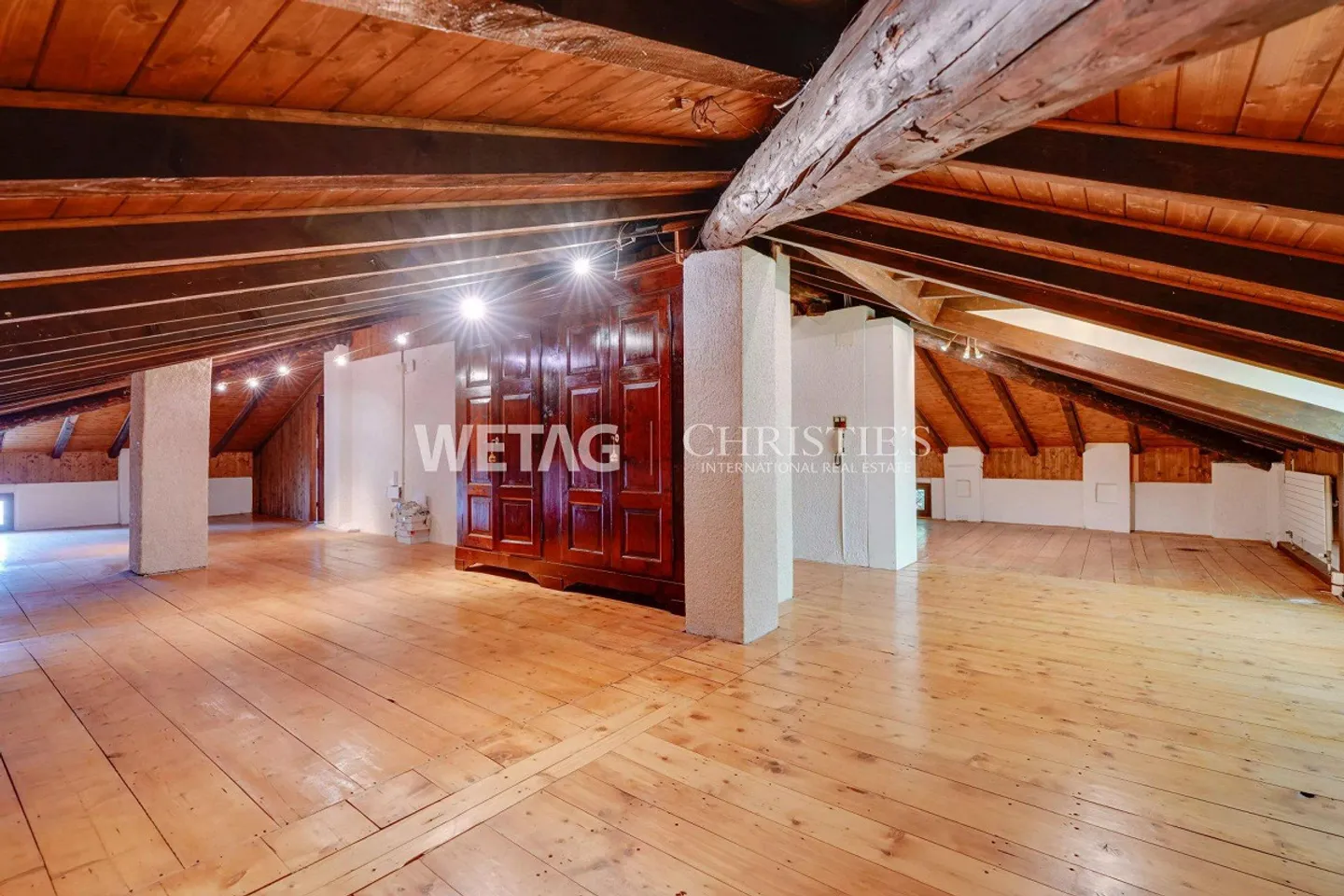 Lugano-Castel San Pietro: Elegant Villa in the midst of a green oasis with tennis court for sale? Primary residence - Photo 10 of 13