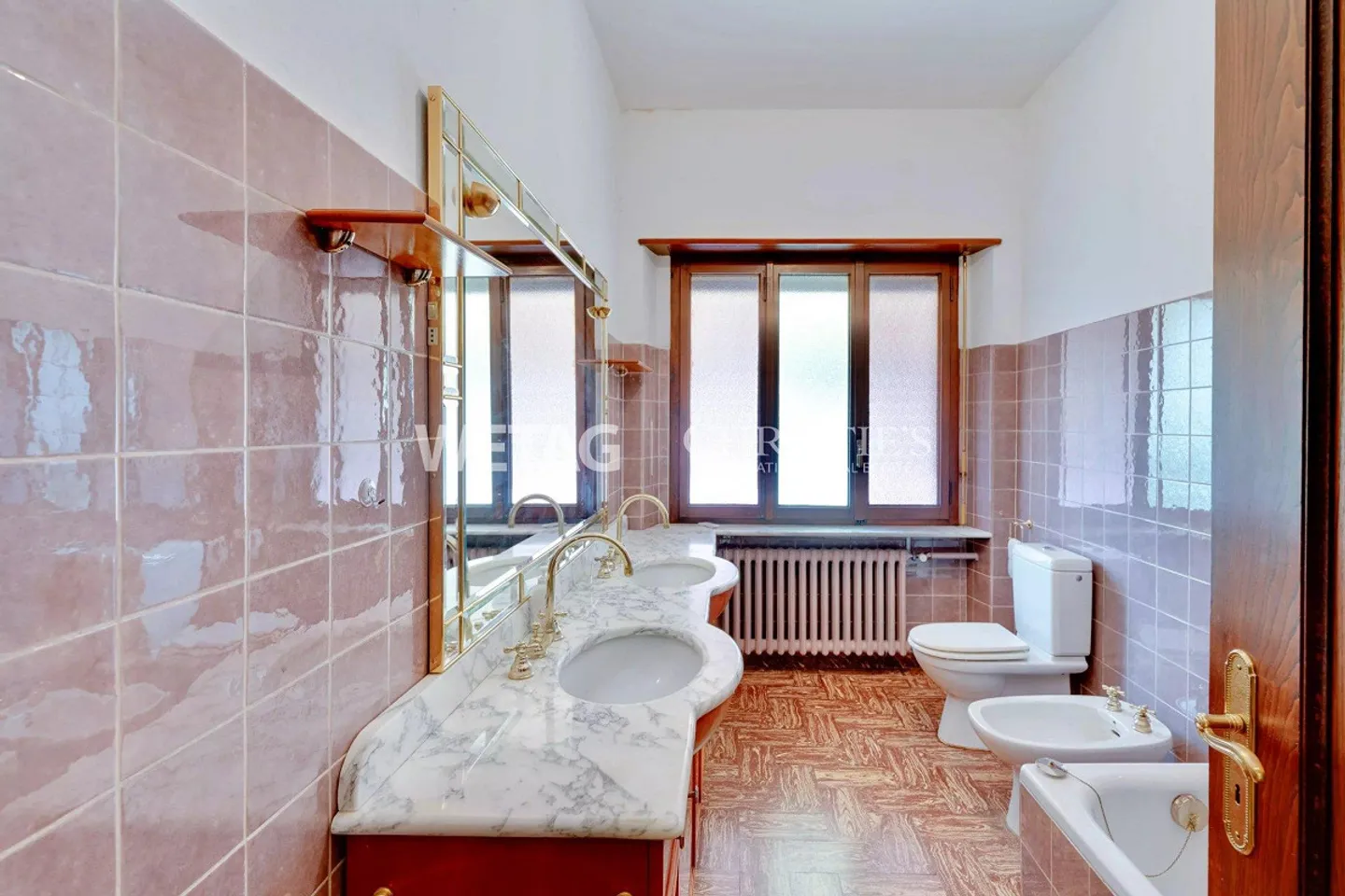 Lugano-Castel San Pietro: Elegant Villa in the midst of a green oasis with tennis court for sale? Primary residence - Photo 12 of 13