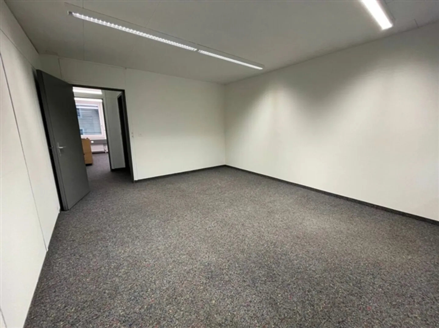 Zentrale Bürofläche zu vermieten - Foto 2 von 3