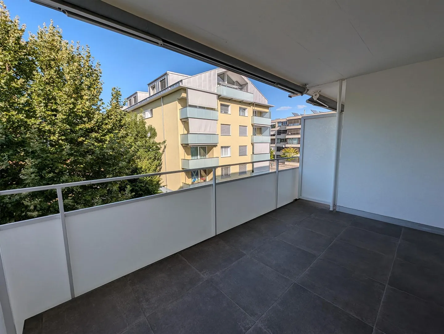 Appartamento moderno di 2,5 stanze con balcone ad Allschwil - Foto 7 di 12