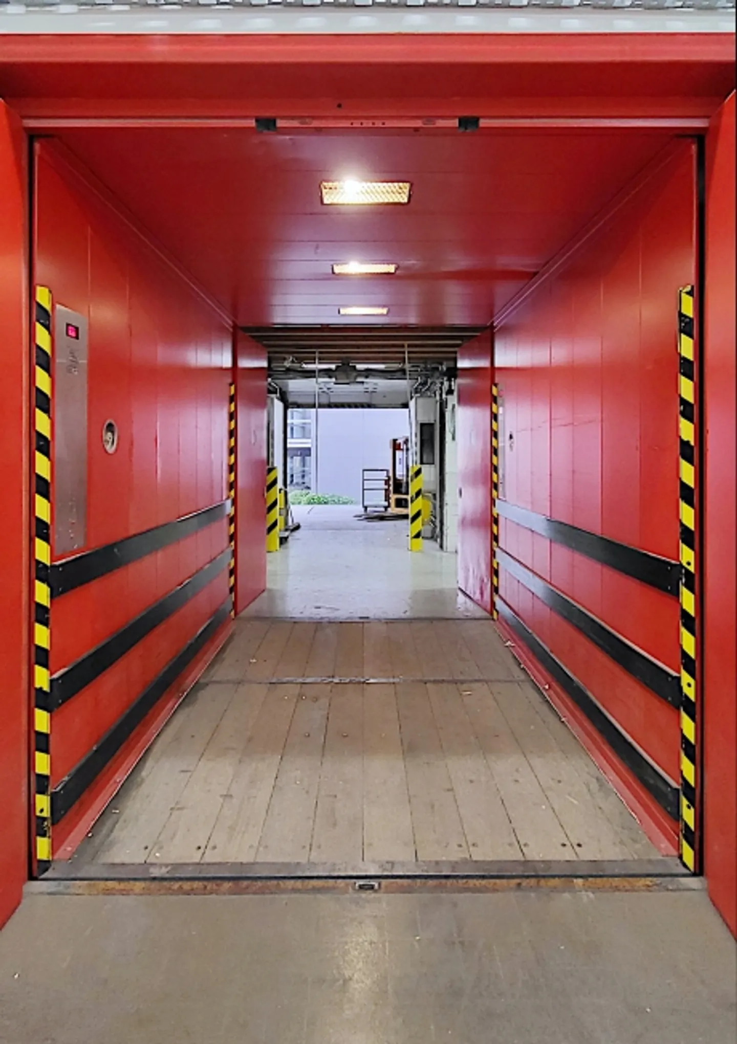 Magazzino alto direttamente sull'A1 a Zofingen! - Foto 2 di 6