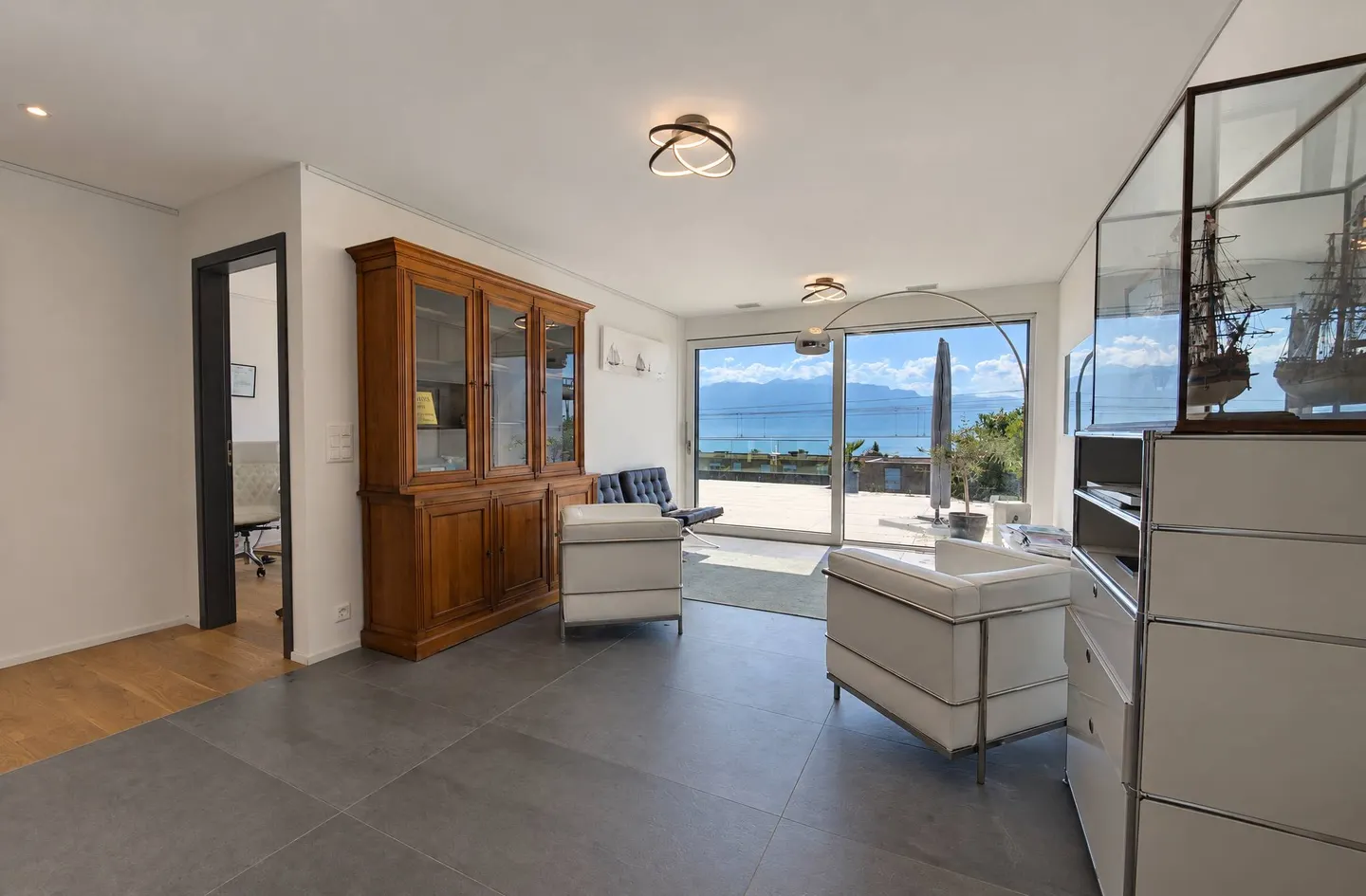 Appartamento Contemporaneo con Terrazza - Foto 2 di 7