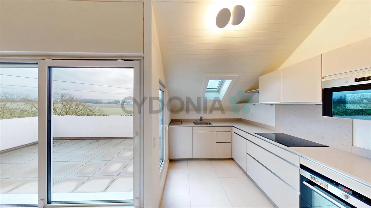 Charmant appartement mansardé avec vue dégagée - Photo 2 sur 7