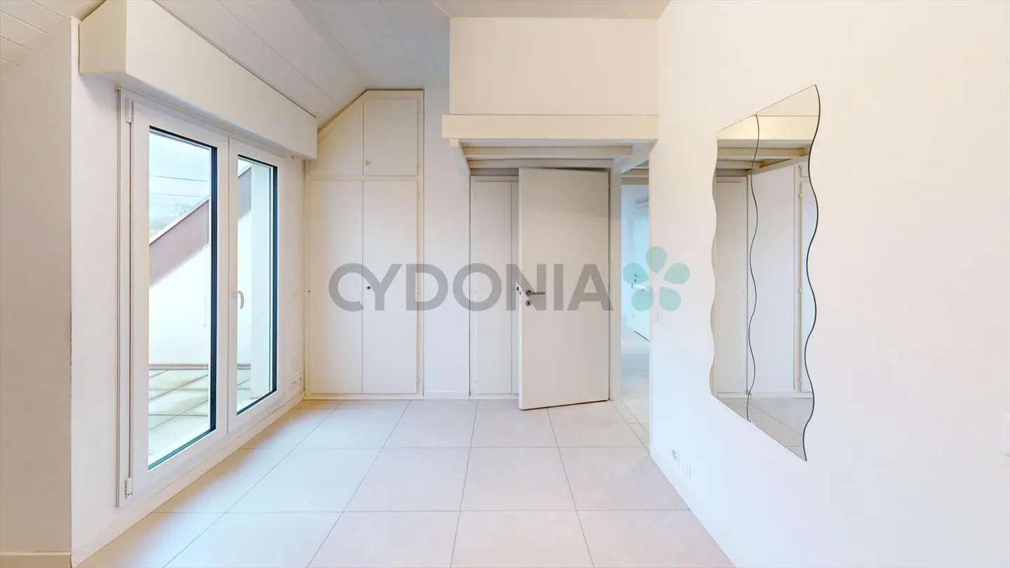 Charmant appartement mansardé avec vue dégagée - Photo 3 sur 7