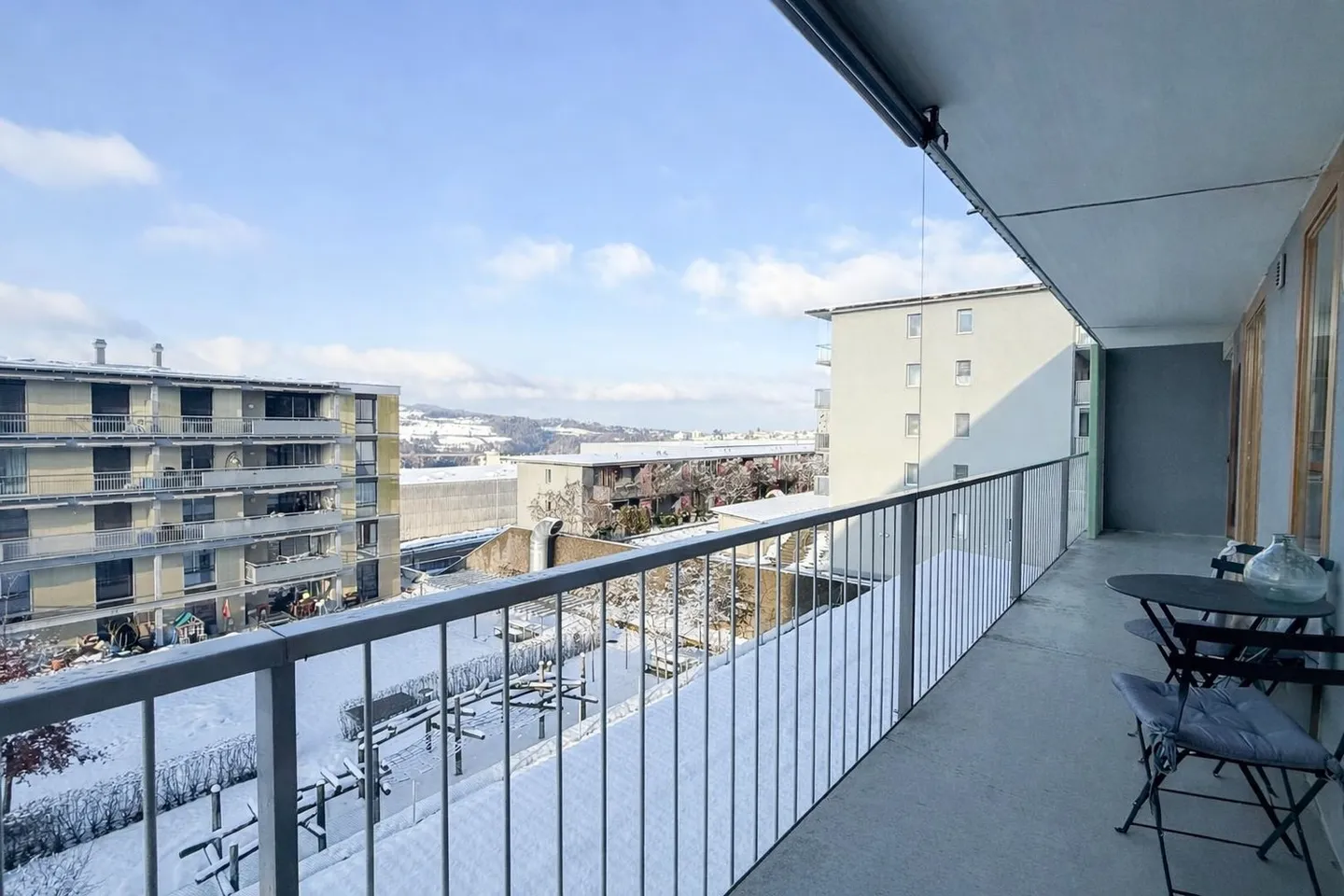 Appartamento luminoso di 4,5 stanze con 2 ampi balconi / vista panoramica - Foto 9 di 9