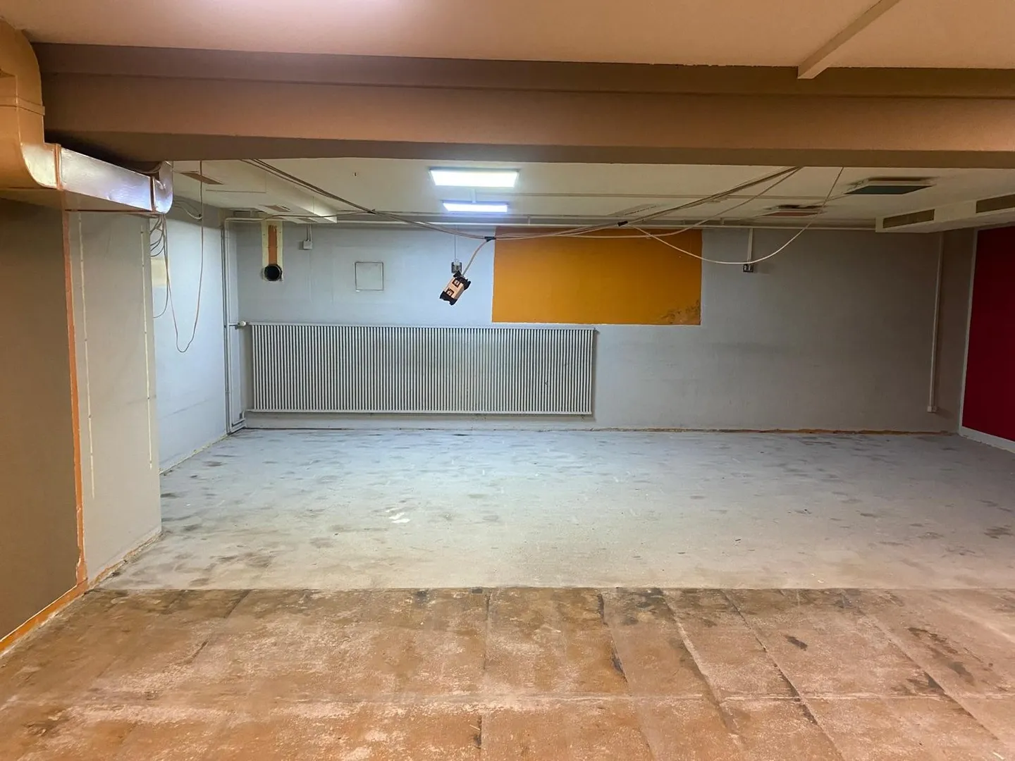 Spazio commerciale attraente in affitto con ingresso separato - Foto 7 di 15