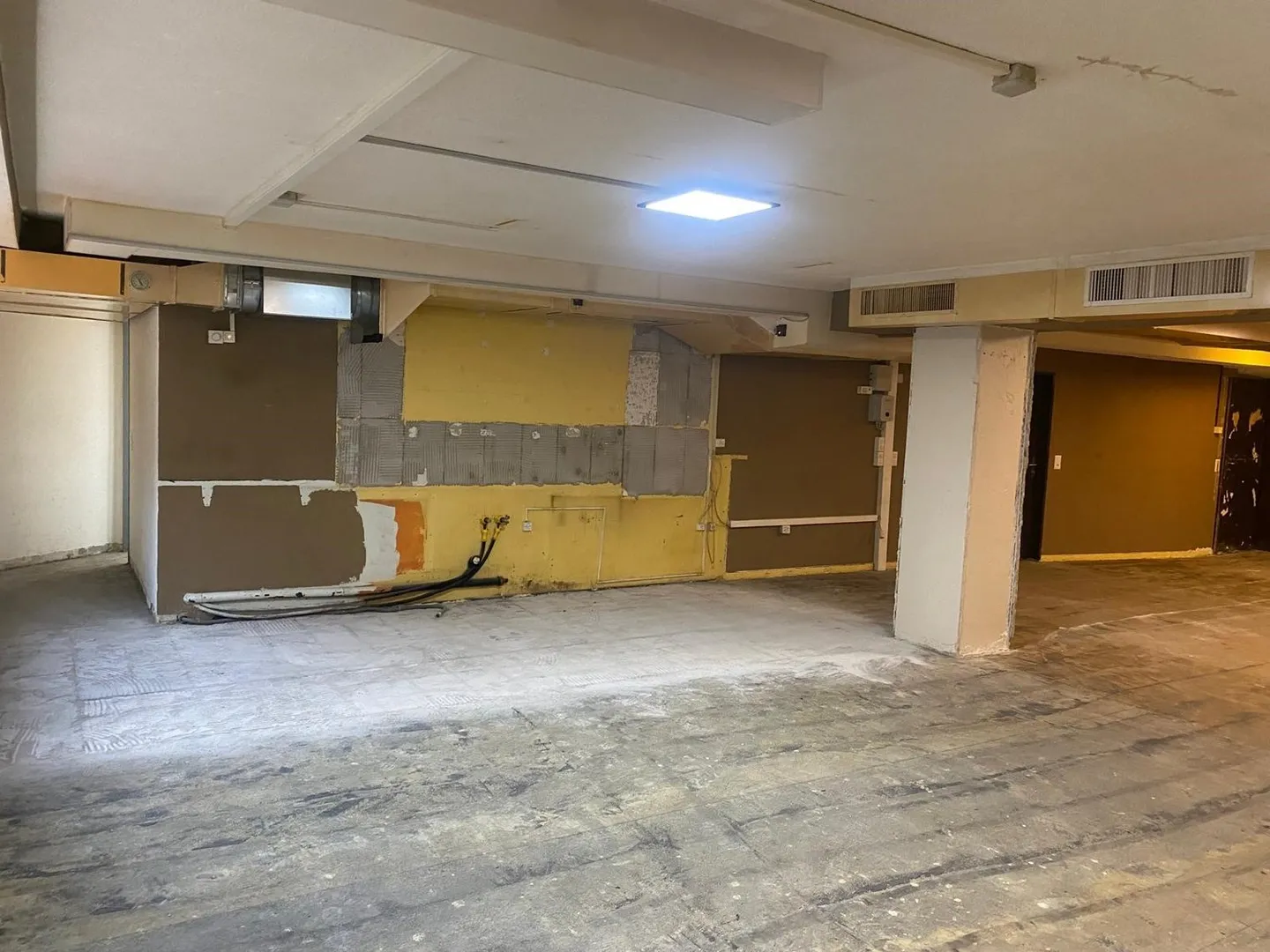 Spazio commerciale attraente in affitto con ingresso separato - Foto 9 di 15