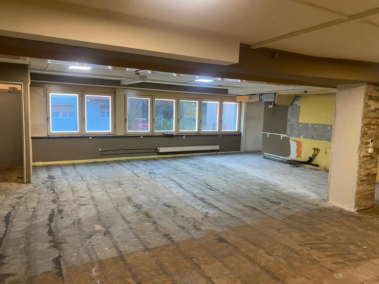 Spazio commerciale attraente in affitto con ingresso separato - Foto 10 di 15