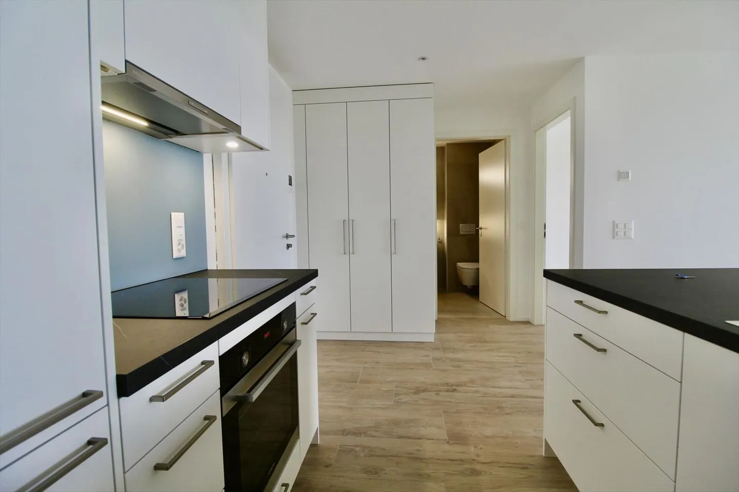 Two-room apartment, bright and new, with a view and large terrace - Photo 4 of 11