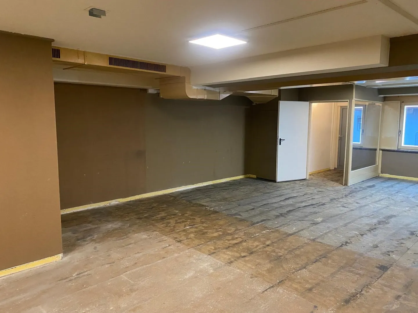 Spazio commerciale attraente in affitto con ingresso separato - Foto 11 di 15