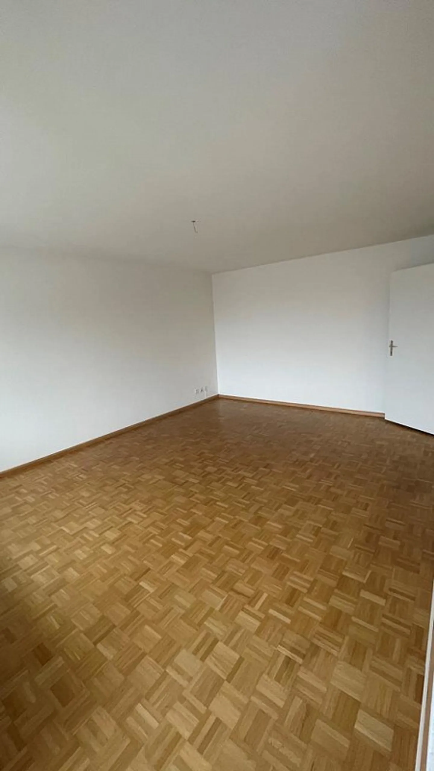 Bella appartamento di 3,5 stanze con cucina ristrutturata - Foto 3 di 9