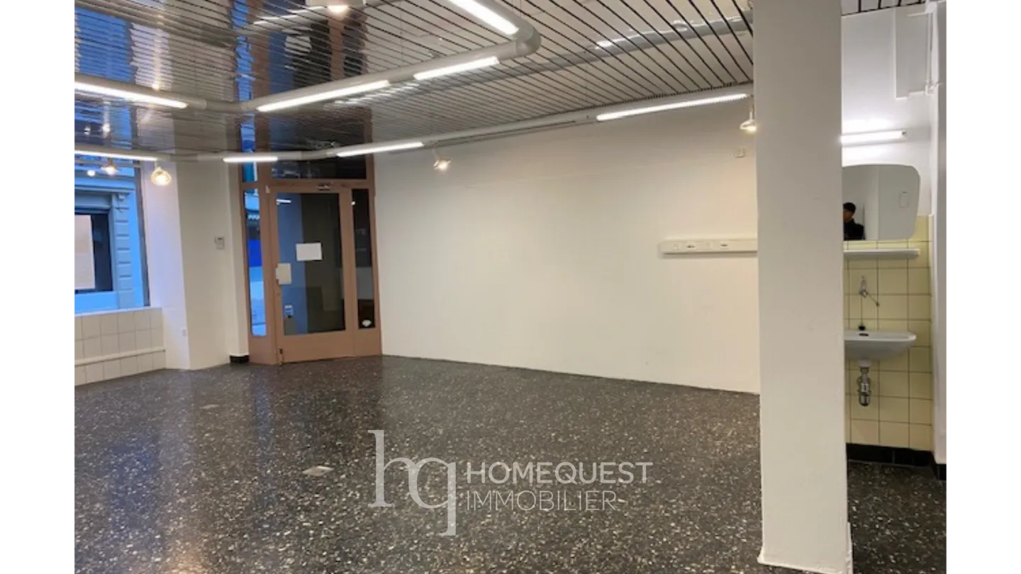 Große Fensterfront und 73 m2 Gewerbefläche, mit 45 m2 Lager - Foto 4 von 4